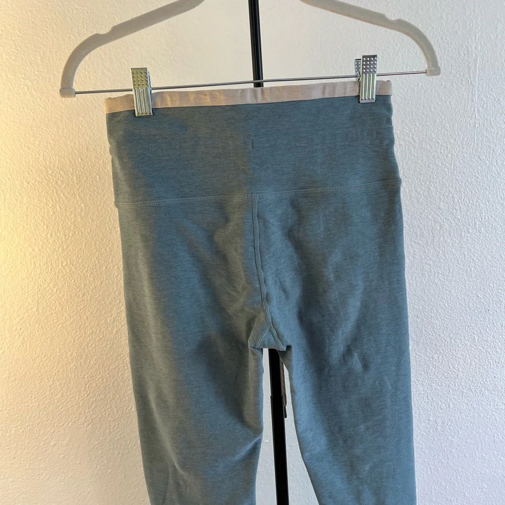 Vuori Blue Women's Workout Top and Leggings - Workout Set Size Small - Picture 11 of 16